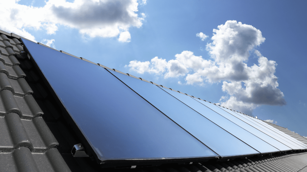 Black Solar Panel Outputting Higher Efficiency